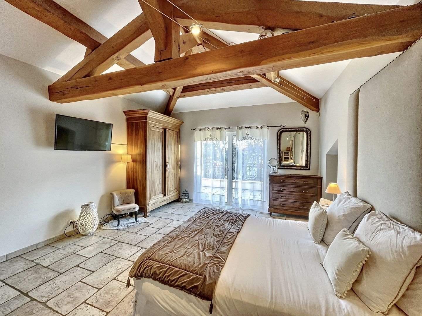 Chambre aux poutres apparentes